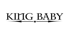 KING BABY是来自美国的高端手工银饰品牌，2000年由其创始人兼设计师Mitchell Binder创立于美国洛杉矶。与传统的925银饰不同，KING BABY采用的都是纯度为937的纯银条作为创作载体。由于大部分生产都是由手工制作完成，KING BABY工作室拥有完整的专业生产线，包括设计、熔炼、制条、拉丝、压片、裁剪、焊接、打磨、抛光等工序全部由人工完成。除了采用银的材质外，其设计产品还结合了宝石、18K金、玛瑙珠链以及皮革材质的运用。